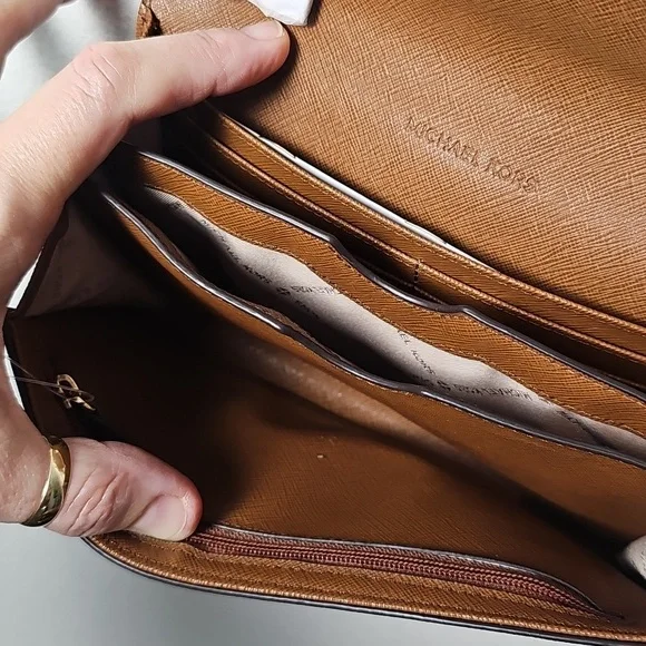 Michael Michael Kors Brown Leather Jet Set Travel Lg Phone Crossbody Bag NWT - Picture 6 of 9